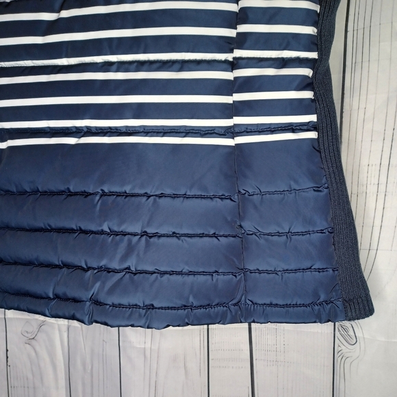 Tommy Hilfiger striped puffer vest - Picture 10 of 12